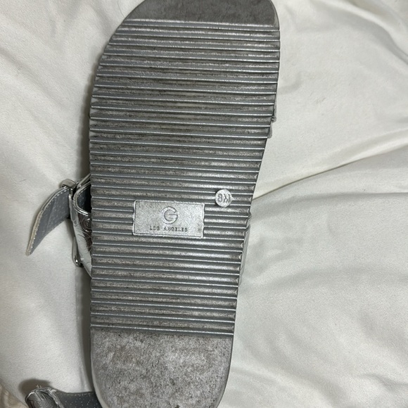 Meet your Posher, Claudia - Picture 2 of 6